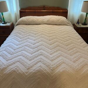 Elegant White Chevron Bedspread Queen Vintage